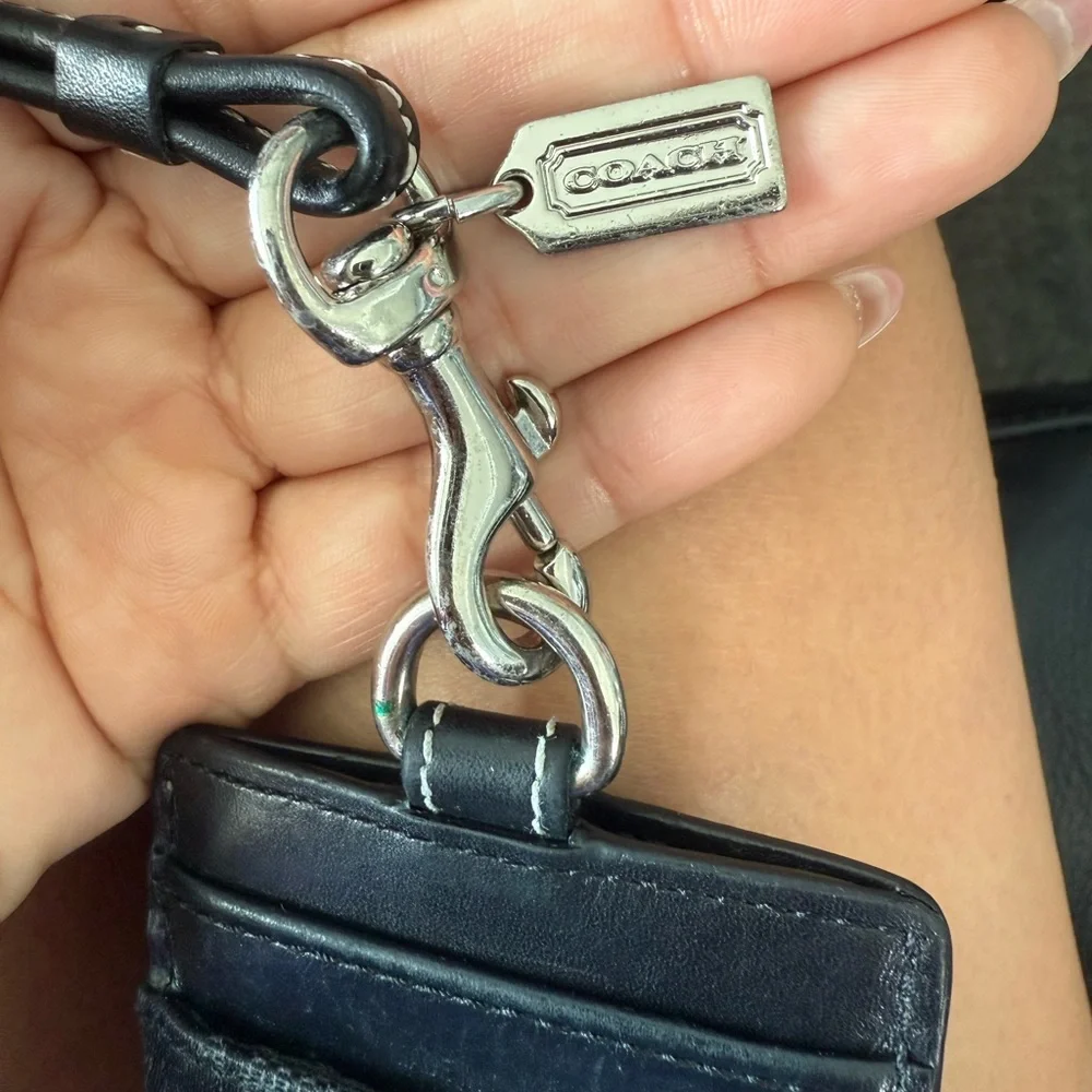Coach • ID Lanyard - Picture 4 of 8